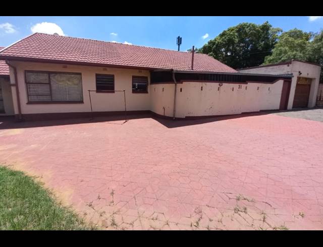 3 BEDROOM FREEHOLD FOR SALE IN RIDGEWAY
